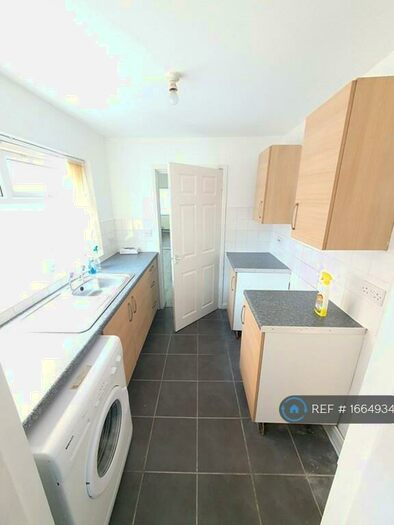 3 Bedroom Terraced House To Rent In Enid Street, Liverpool, L8