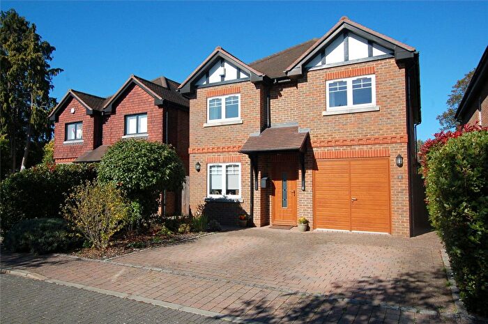 4 Bedroom Detached House For Sale In Farleigh Road, New Haw, KT15