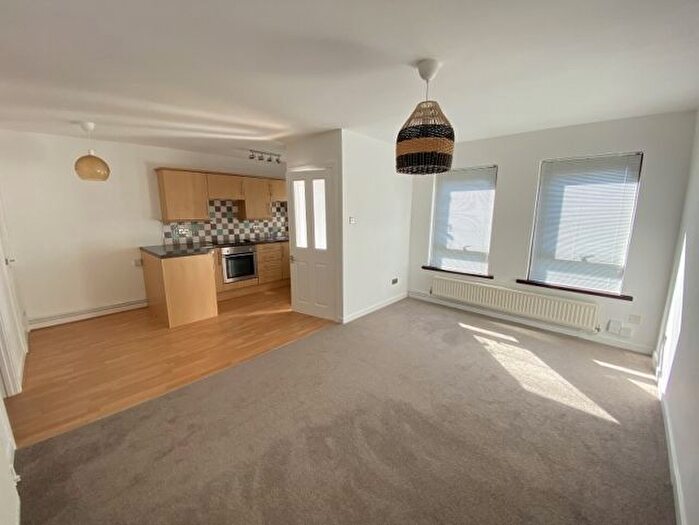 1 Bedroom Flat To Rent In Llwynderw Drive, West Cross, SA3