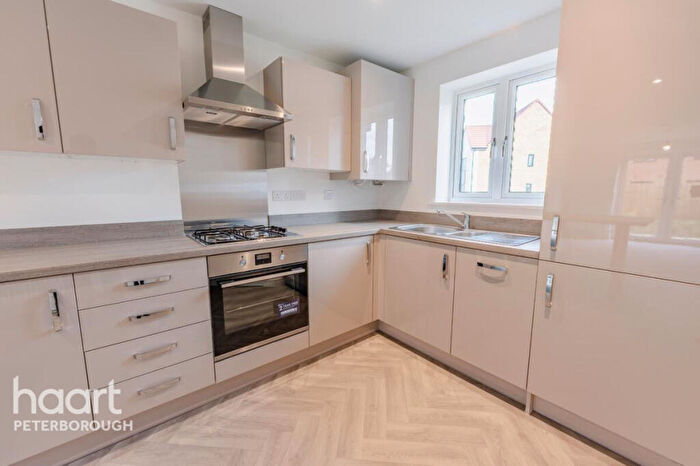 3 Bedroom Semi-Detached House For Sale In Duncliffe Mews, Peterborough, PE7
