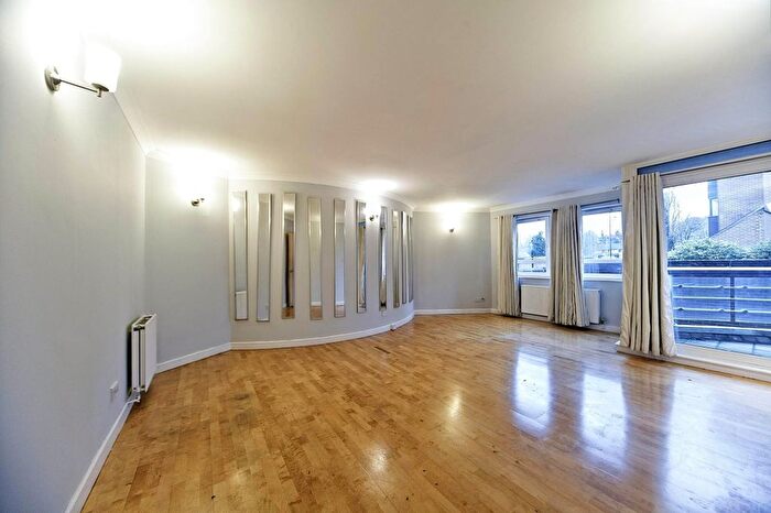 2 Bedroom Flat To Rent In Astoria Court, Purley, CR8