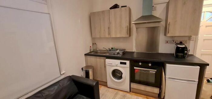 Studio To Rent In Stoke Newington Road, London, N16