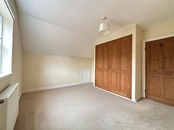4 Bedroom Detached House For Sale In Main Street, Flixton, YO11