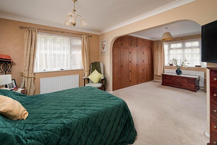 4 Bedroom Chalet For Sale In The Honeypot, Millfield Avenue, East Cowes, Isle Of Wight, PO32