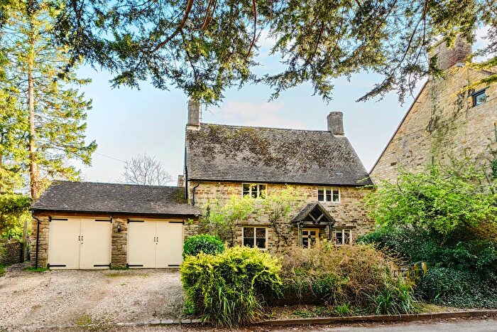 4 Bedroom Cottage For Sale In North Side, Steeple Aston, OX25