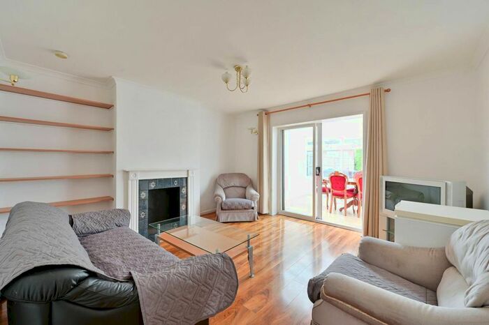 4 Bedroom Property To Rent In Haynt Walk, Wimbledon, London, SW20