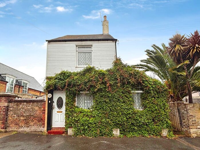 3 Bedroom Detached House For Sale In Northwall Road, Deal, Kent, CT14