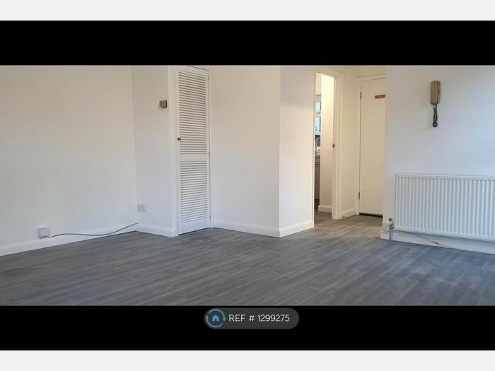 Studio To Rent In Prince Road, Croydon SE25