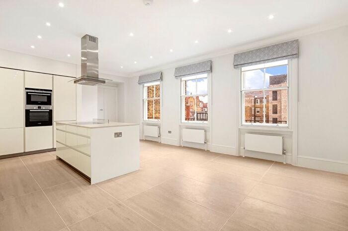 3 Bedroom Flat To Rent In Cadogan Gardens, Sloane Square, SW3