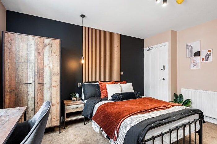 6 Bedroom Semi-Detached House To Rent In Hamilton Road, Nottingham, NG10