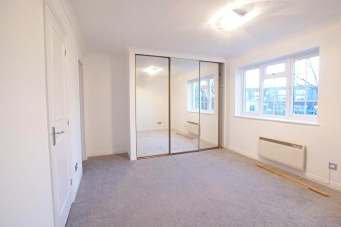 2 Bedroom Apartment To Rent In Hillcrest, Weybridge, Surrey, KT13