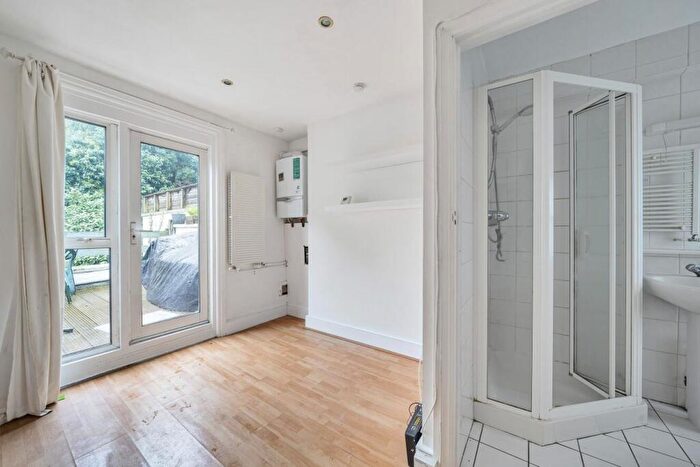 Flat To Rent In Weston Park, Crouch End, London, N8