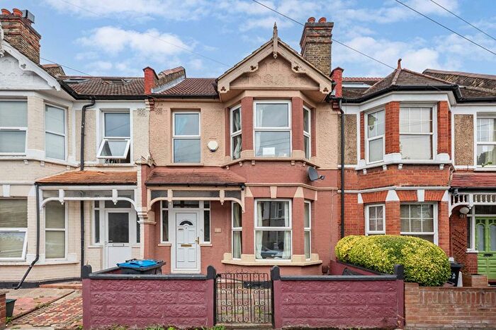 3 Bedroom Property To Rent In Links Road, Tooting, SW17