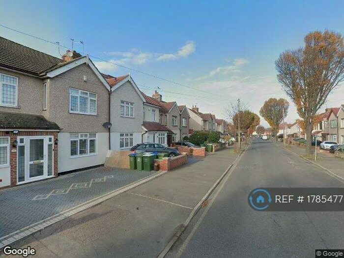 3 Bedroom Semi-Detached House To Rent In Awliscombe Road, Welling, DA16