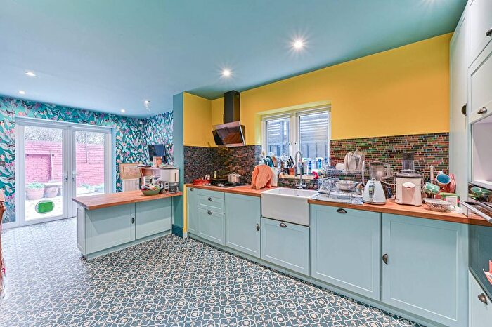 5 Bedroom Terraced House For Sale In Holmewood Gardens, Brixton Hill, London, SW2