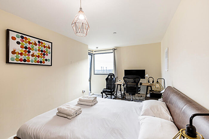 1 Bedroom Flat To Rent In Millharbour, London, E14