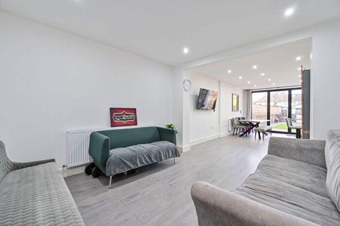 3 Bedroom End Terrace House For Sale In Tamworth Lane, Mitcham, CR4