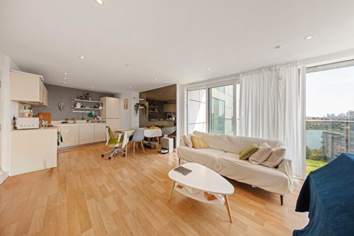 2 Bedroom Apartment For Sale In Residence Tower, Woodberry Grove, N4