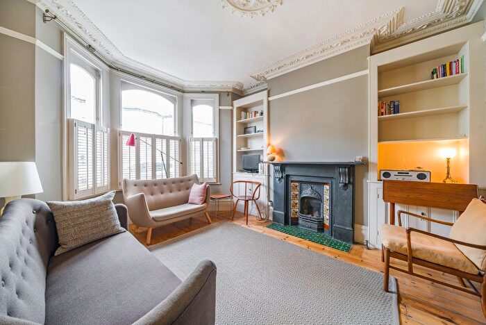 3 Bedroom Detached House For Sale In Corrance Road, London, SW2