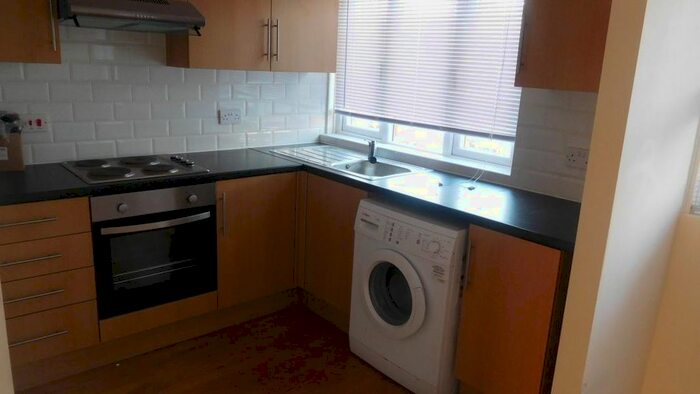 2 Bedroom Flat To Rent In Sinclair Road, London, E4