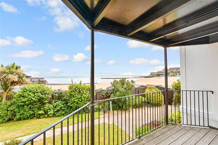 1 Bedroom Flat For Sale In The Parade, Broadstairs, Kent, CT10