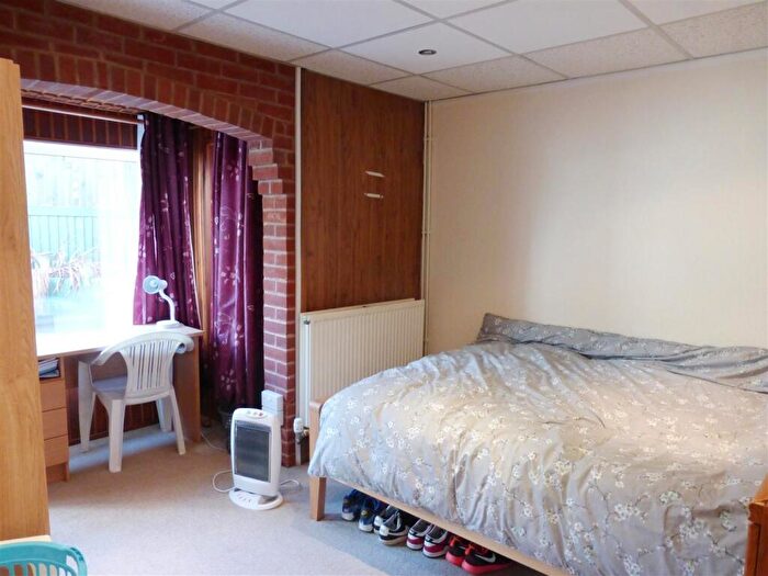 4 Bedroom Semi-Detached House To Rent In Waring Road, Norwich, NR5