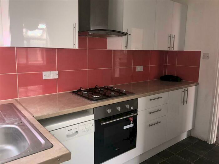 3 Bedroom House To Rent In Newlands Avenue, Southampton, SO15