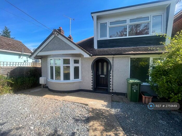 4 Bedroom Semi Detached House To Rent In Spinney Close, Wickford, SS11