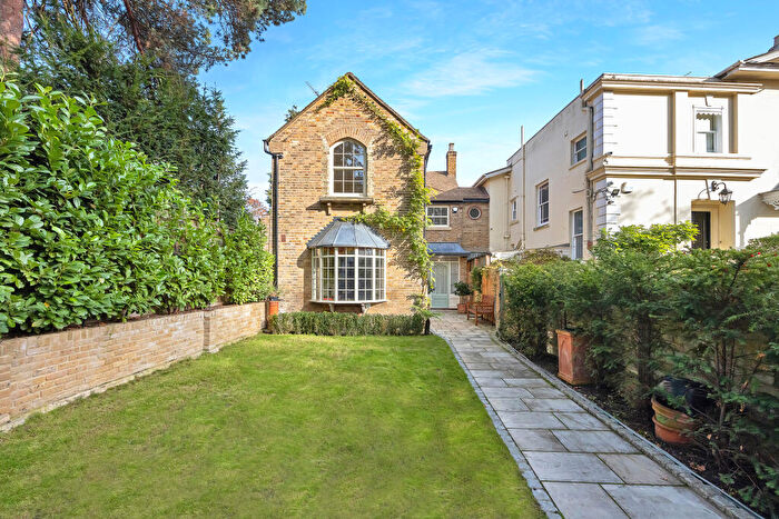 3 Bedroom Detached House For Sale In Lee Road, London, SE3