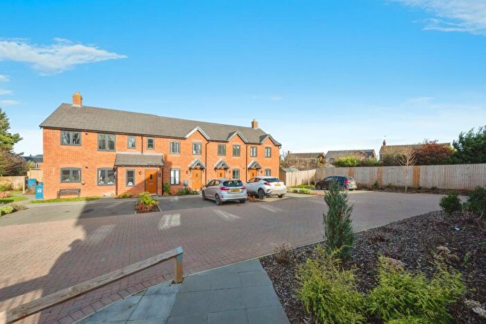 3 Bedroom Terraced House For Sale In Tame View, Elford, Tamworth, B79