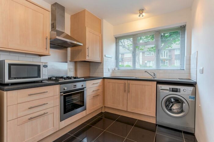 2 Bedroom Flat To Rent In Bromet Close, Watford, WD17