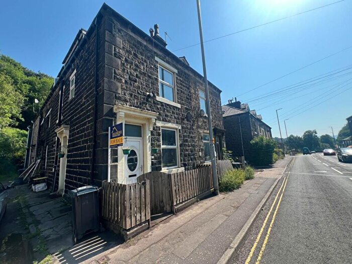 3 Bedroom End Of Terrace House For Sale In Burnley Road, Todmorden, OL14