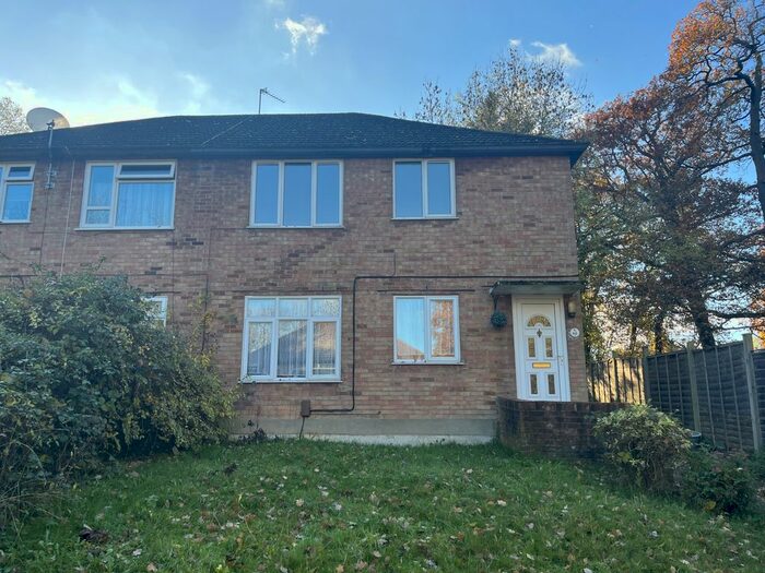 2 Bedroom Maisonette To Rent In Croft Close, Chislehurst, Kent, BR7