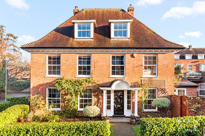 5 Bedroom Detached House For Sale In Theydon Grove, Epping, CM16