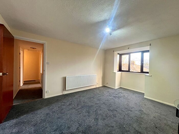 2 Bedroom Flat To Rent In Birchwood Close, SM4