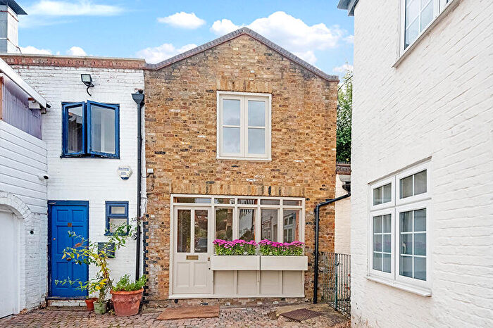 2 Bedroom Mews To Rent In Maryon Mews, Hampstead, NW3