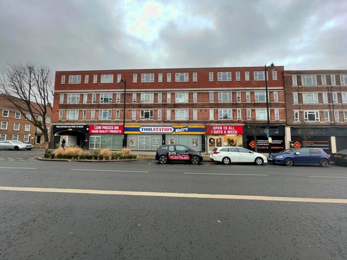 2 Bedroom Flat To Rent In London Road, Enfield, EN2