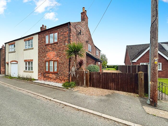 3 Bedroom Semi-detached House For Sale In Middle Street, Corringham, DN21