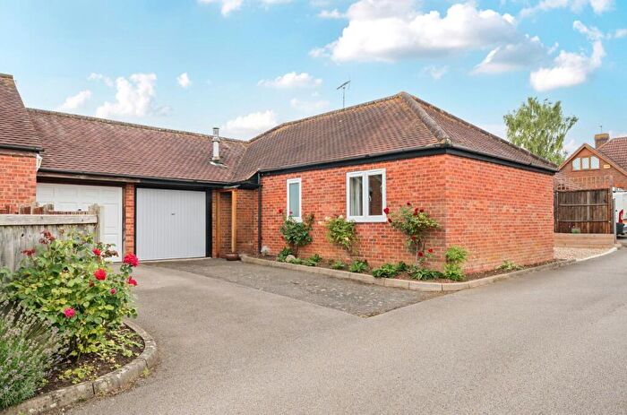 3 Bedroom Bungalow For Sale In Evans Close, Chearsley, HP18