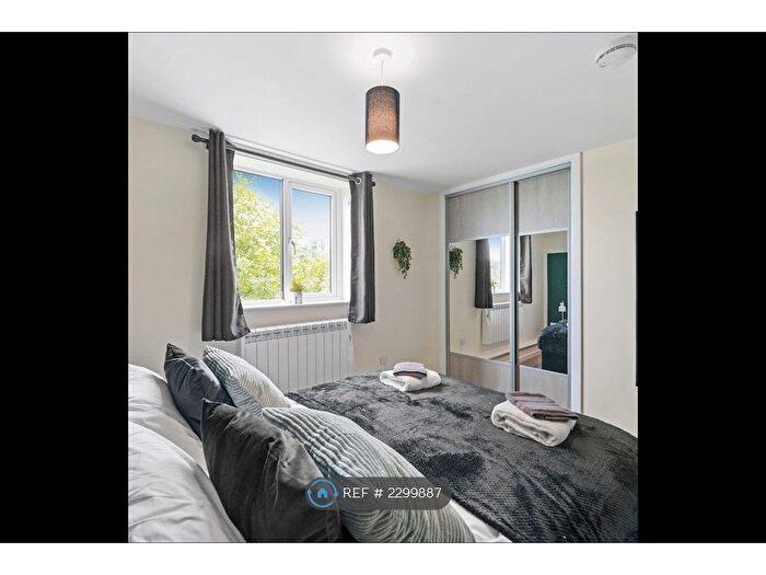 3 Bedroom Flat To Rent In Commercial Rd, Totton, SO40