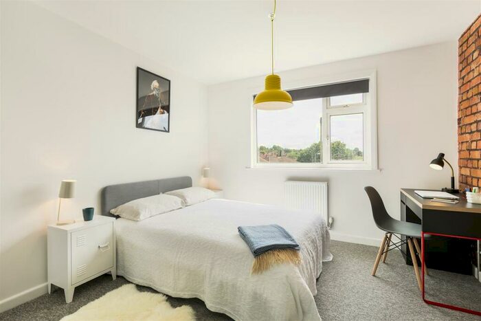 6 Bedroom House To Rent In Beachgrove Road, Bristol, BS16