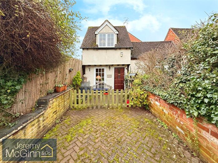 2 Bedroom Character Property For Sale In Ferry Lane, Alveston, CV37