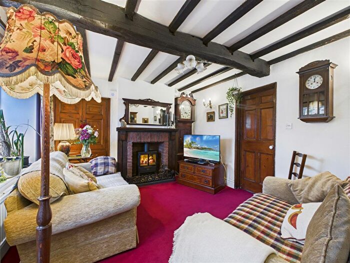 4 Bedroom Cottage For Sale In School Lane, Greenhill, Sheffield, S8