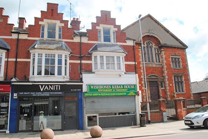 2 Bedroom Detached House To Rent In High Street, Rushden, NN10