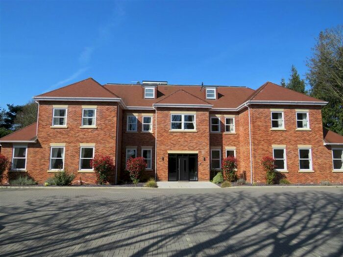 2 Bedroom Flat To Rent In Brook Lane, Warsash, Southampton, SO31