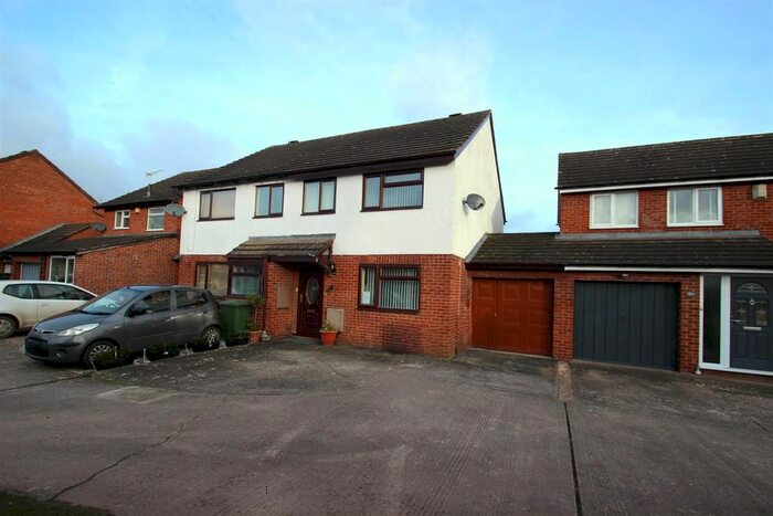 3 Bedroom Property To Rent In Westbury Close, Hereford, HR2