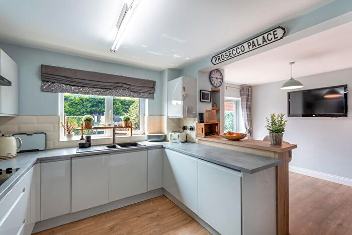 4 Bedroom Detached House For Sale In Manor Close, Misson, Doncaster, DN10