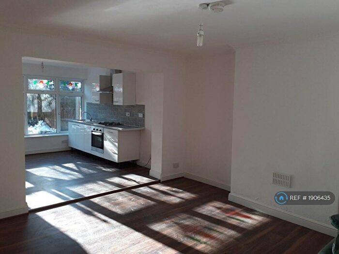 2 Bedroom Flat To Rent In Lea Hall Road, Birmingham, B33