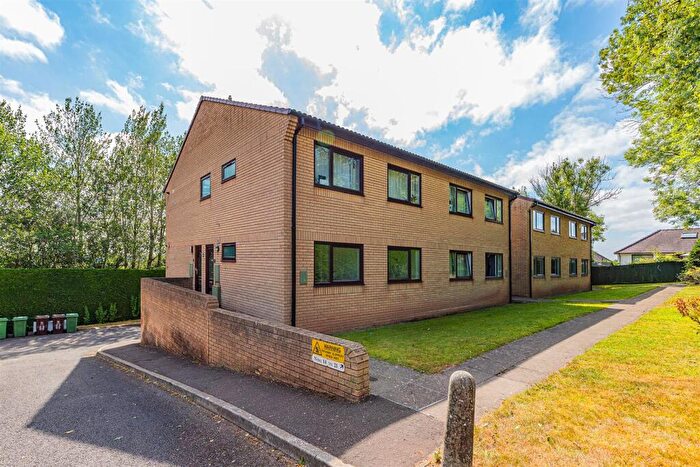 2 Bedroom Flat For Sale In Hollybush Heights, Cardiff, CF23