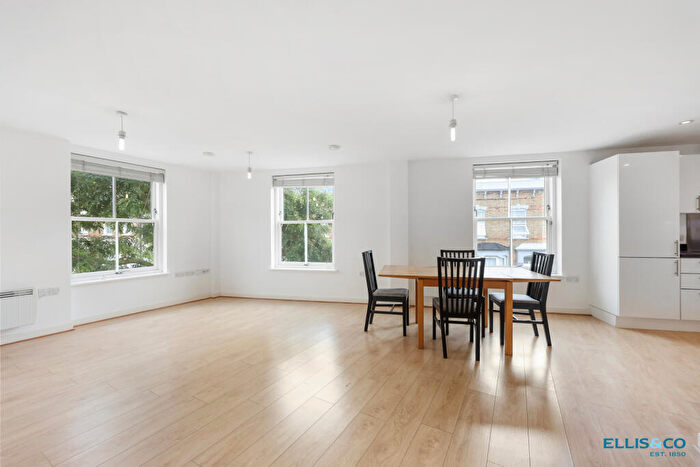 2 Bedroom Apartment To Rent In Northwold Road, London, E5